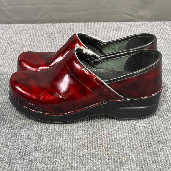 Dansko Clogs Women’s 6.5 Patent Leather Shoes Slip On Low Wedge Burgundy Red - Picture 1 of 13